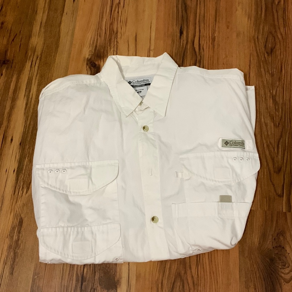 Medium Columbia fishing shirt